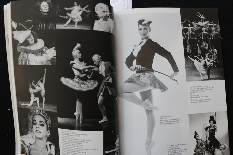 1989 AMERICAN BALLET THEATRE SOFTCOVER BOOK - PORTAITS BY ANNIE LEBOVITZ- K 2314