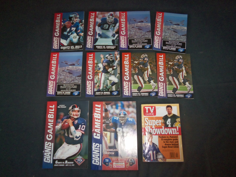 1972-2003 SPORTS MAGAZINES - YANKEES-RED SOX-PHILLIES-METS - LOT OF 35 - O 1895B