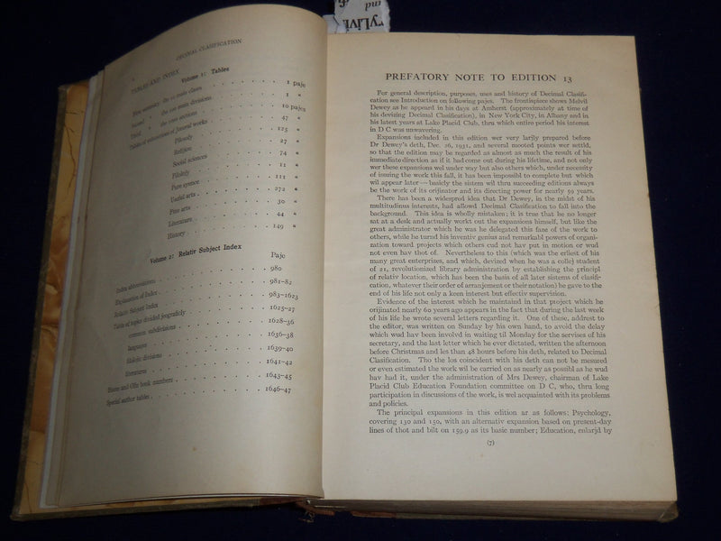 1932 DECIMAL CLASIFICATION & RELATIV INDEX VOLUME BY MELVIL DEWEY - KD 2951T