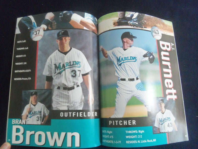 2000 FLORIDA MARLINS YEARBOOK - ST 7099