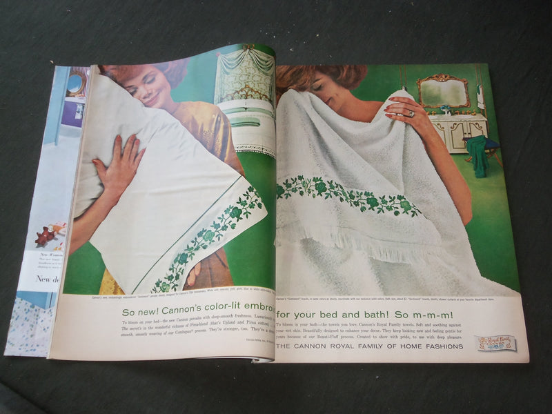 1962 MAY MCCALL'S MAGAZINE - JACQUELINE KENNEDY & CHILDREN - F 505