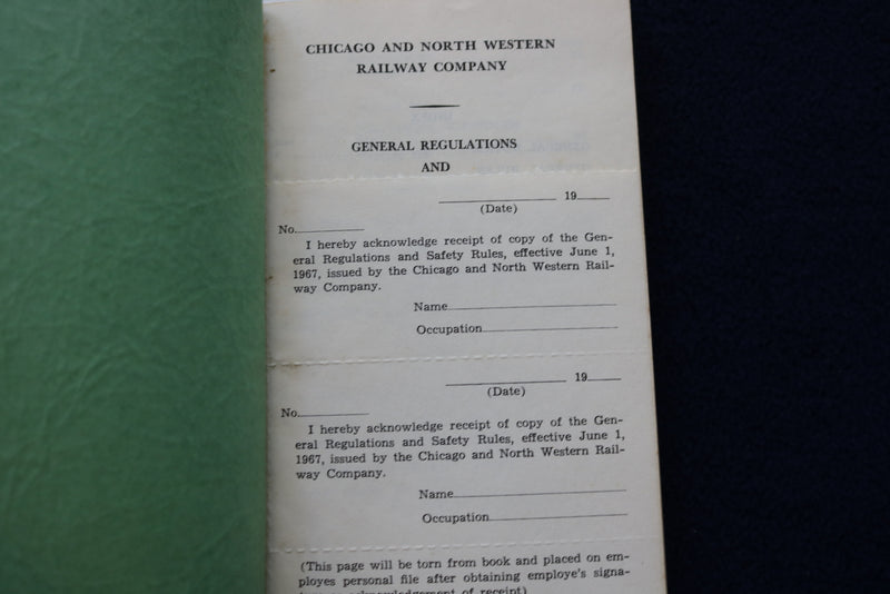 1967 JUNE CHICAGO AND NORTH WESTERN RAILWAY SAFETY RULES - SOFTCOVER - K 1472