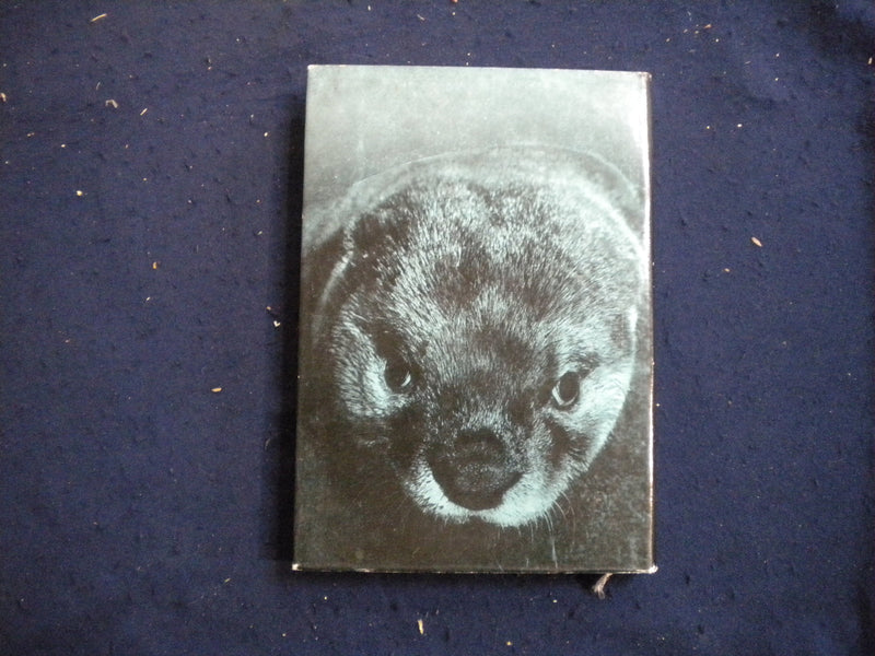 1973 CSILLOGO VIZGYURUK HARDCOVER BOOK BY GAWIN MAXWELL - HUNGARIAN - KD 8086