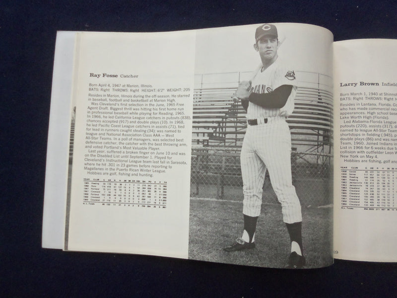 1970 CLEVELAND INDIANS YEARBOOK - SAM MCDOWELL - DEAN CHANCE - SP 6118ZA