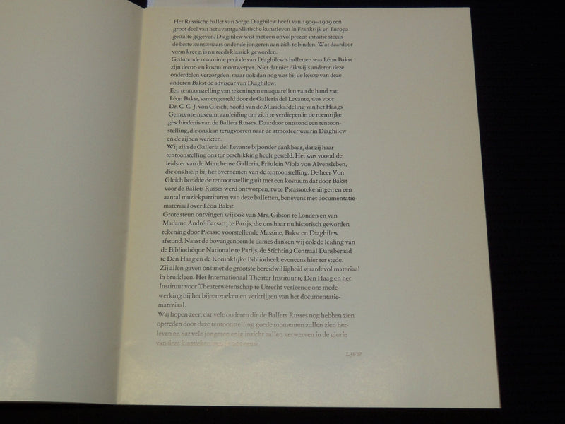 1968 BALLET IN BEELD BIJ BAKST SOFTCOVER BOOK - HAAGS MUSEUM - J 9557