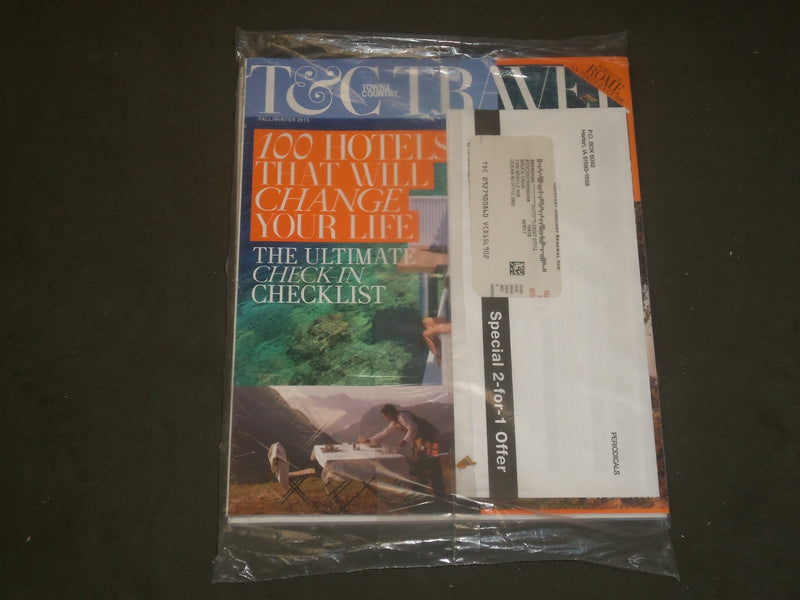 2015 OCTOBER TOWN & COUNTRY AND T&C TRAVEL MAGAZINES - UMA THURMAN - B 2403