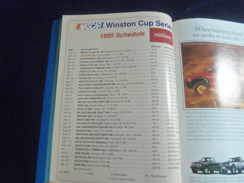 1995 FEB 19 37TH DAYTONA 500 RACING PROGRAM W/PATCH - GREAT PHOTOS - SP 3744H