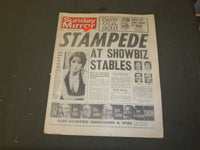 1976 OCTOBER 31 SUNDAY MIRROR NEWSPAPER - STAMPEDE AT SHOWBIZ STABLES - NP 3373