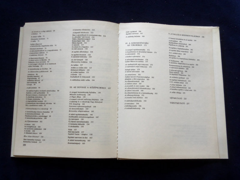 1980 VALLASTORTENET HARDCOVER BOOK BY GECSE GUSZTAV - HUNGARIAN TEXT - KD 8762