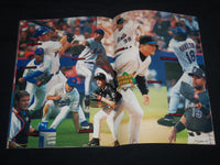 2001 METS - YANKEES SUBWAY SERIES MAGAZINE - DEREK JETER - MIKE PIAZZA - J 8697