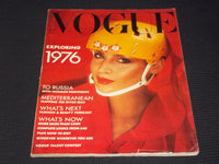 1976 JANUARY VOGUE UK MAGAZINE - NICE FASHION FRONT COVER - E 5650