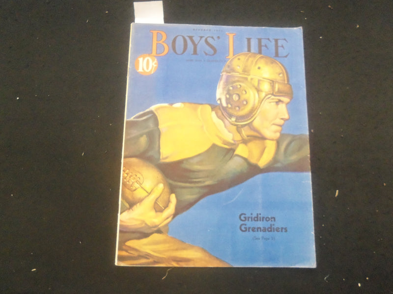 1935 OCTOBER BOYS' LIFE MAGAZINE - GRIDIRON GRENADIERS- FOOTBALL COVER- SP 6311H