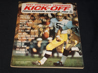 1967 FOOTBALL YEARBOOK KICK-OFF MAGAZINE - TERRY HANRATTY COVER - E 7928