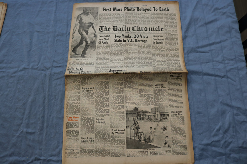 1965 JULY 15 DAILY CHRONICLE NEWSPAPER-FIRST MARS PHOTO RELAYED TO EARTH-NP 8494