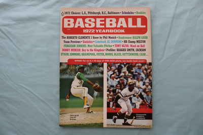 1972 BASEBALL YEARBOOK MAGAZINE - VIDA BLUE-ROBERTO CLEMENTE COVER - E 26730