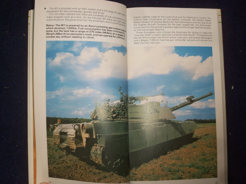 1986 AN ILLUSTRATED GUIDE TO US ARMY HARDCOVER BOOK BY RICHARD O'NEILL - KD 8799