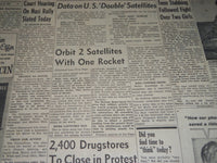 1960 JUNE 22 NY JOURNAL AMERICAN NEWSPAPER - U. S. ORBITS 2 MOONS - NP 2924