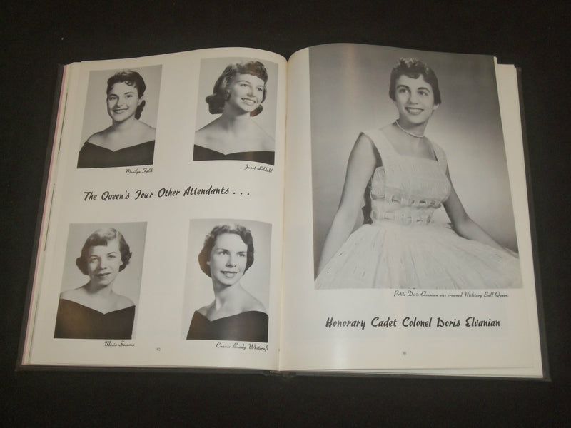 1958 TEMPLE UNIVERSITY YEARBOOK - PHILADELPHIA, PENNSYLVANIA - YB 2179