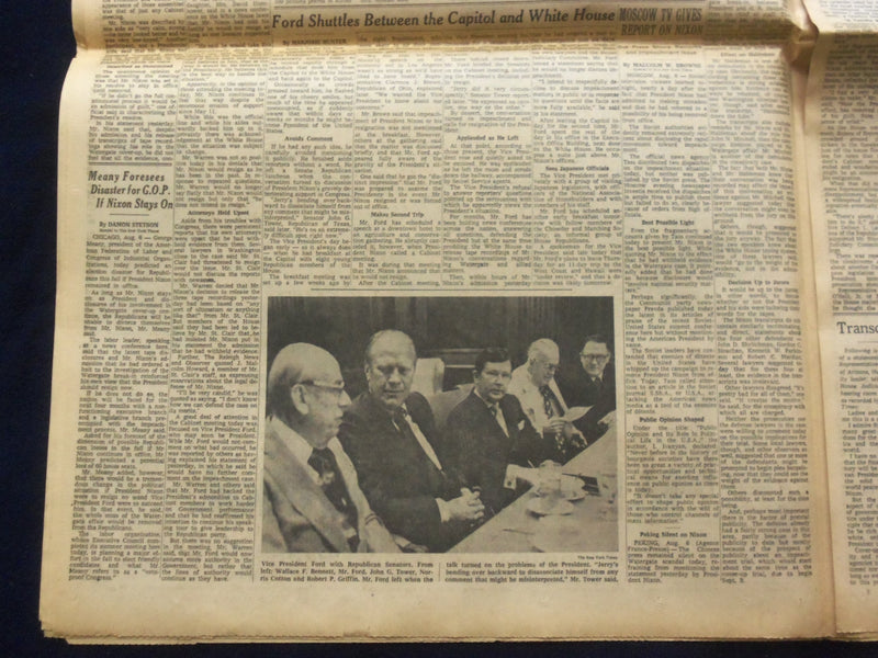 1974 AUGUST 7 NEW YORK TIMES - NIXON TELLS CABINET HE'LL STAY - NP 6455