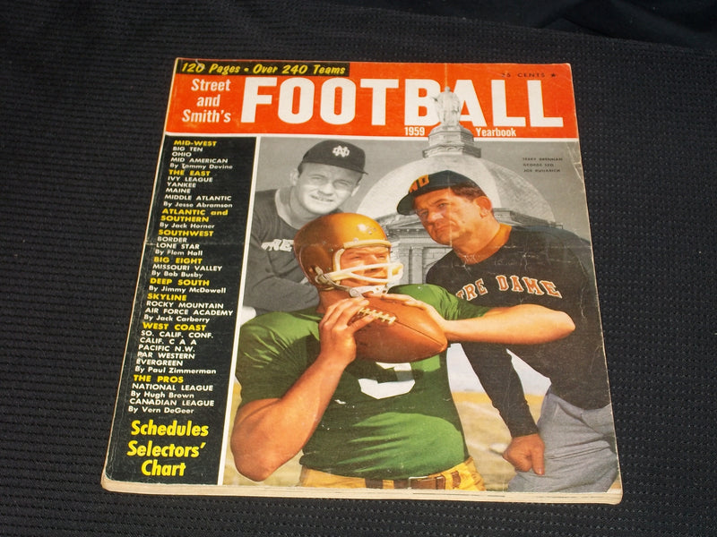 1959 STREET & SMITH'S FOOTBALL YEARBOOK MAGAZINE - BRENNAN IZO - E 6324