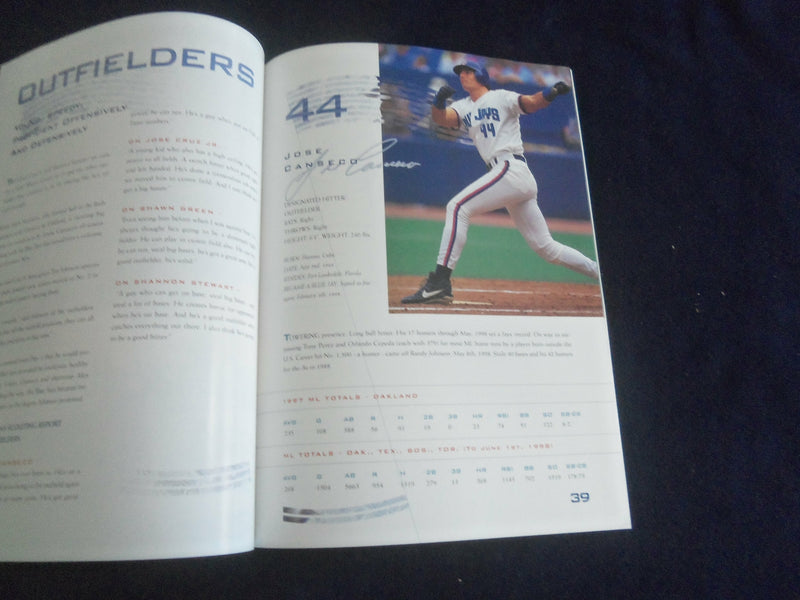 1998 TORONTO BLUE JAYS YEARBOOK - ROGER CLEMENS - ST 7115