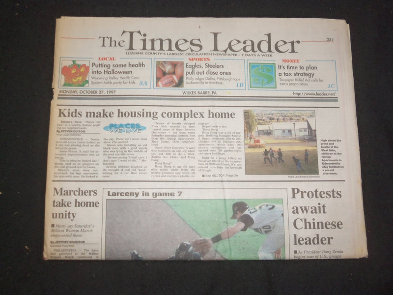 1997 OCT 27 WILKES-BARRE TIMES LEADER - PROTESTS CHINESE JIANG ZEMIN - NP 7756
