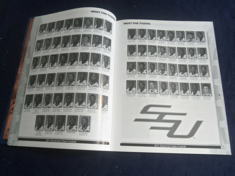 2011 OCT 29 FOOTBALL PROGRAM - SAVANNAH STATE UNIV VS HAMPTON UNIV - SP 1218C