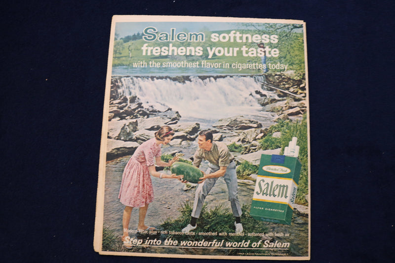 1964 AUGUST 9 FAMILY WEEKLY MAGAZINE - DEBBIE REYNOLDS COVER - E 23297