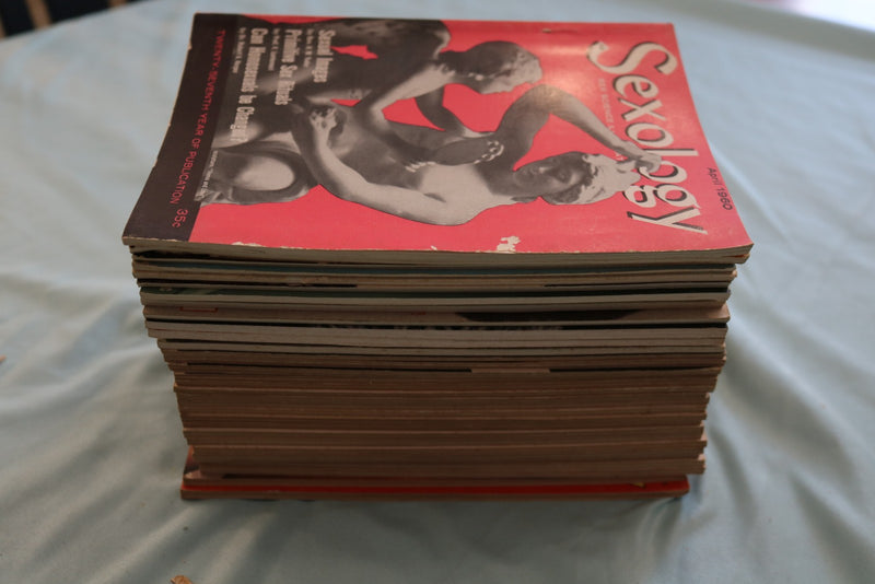 1960-1974 SEXOLOGY ILLUSTRATED MAGAZINE - LOT OF 34 - O 3954