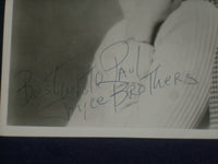DR. JOYCE BROTHERS AUTOGRAPHED PHOTOGRAPH - J 6049