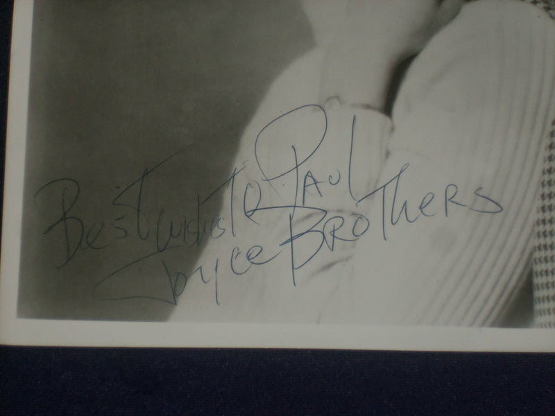 DR. JOYCE BROTHERS AUTOGRAPHED PHOTOGRAPH - J 6049