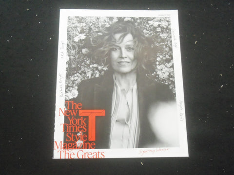2020 OCTOBER 25 THE NEW YORK TIMES STYLE MAGAZINE - SIGOURNEY WEAVER - SP 8636D