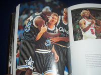 1998 VALUES OF THE GAME BOOK BY BILL BRADLEY - SIGNED - PHOTOS - KD 1490