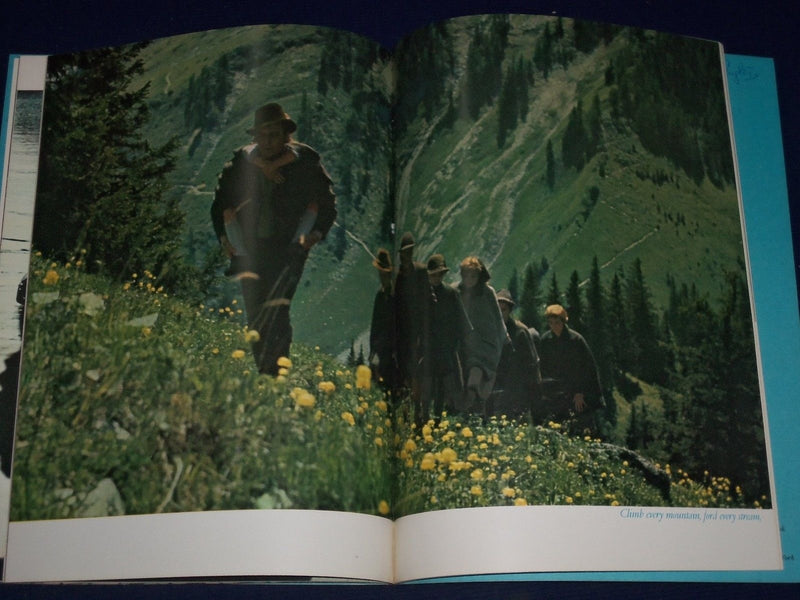 1965 THE SOUND OF MUSIC SOUVENIR STORY BOOK - JULIE ANDREWS - PHOTOS - J 1531