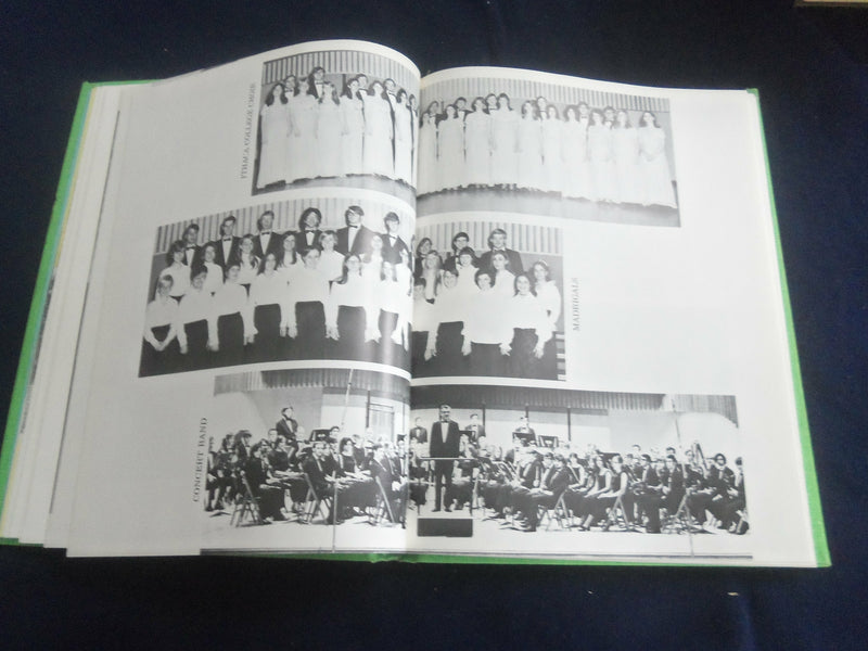 1970 CAYUGAN ITHACA COLLEGE YEARBOOK - ITHACA, NEW YORK - YB 2777