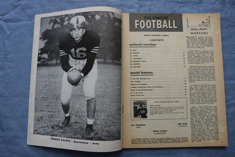 1949 COMPLETE FOOTBALL MAGAZINE - DICK MCKISSACK COVER - ST 5506S