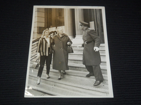 1958 LADY AND SARAH CHURCHILL WIRE PHOTO - 6 1/2