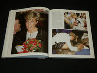 2005 DIANA UNSEEN ARCHIVES HARDCOVER BOOK BY ALISON GAUNLETT - R 724V