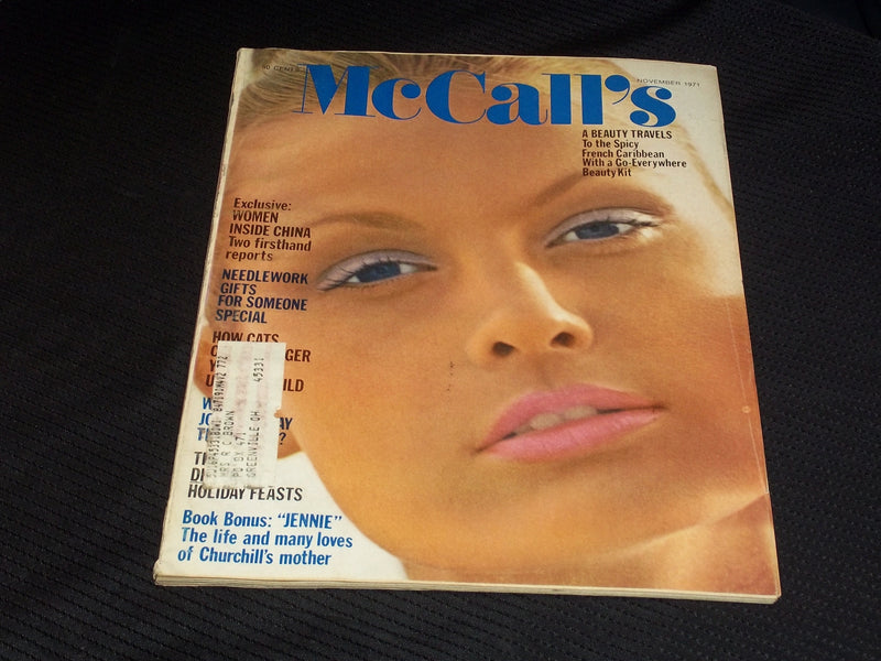 1971 NOVEMBER MCCALL'S MAGAZINE - NICE FASHION FRONT COVER - E 716