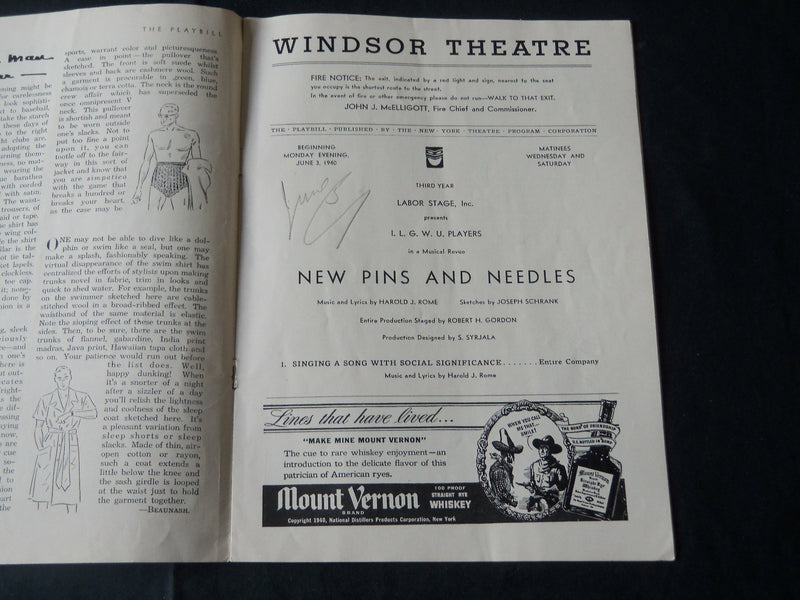 1940-1942 PLAYBILL PROGRAMS LOT OF 2 FEATURING GENE BARRY - J 3890