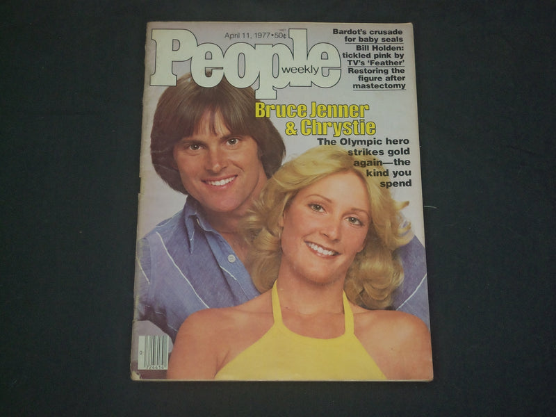 1977 APRIL 11 PEOPLE MAGAZINE - BRUCE & CHRYSTIE JENNER - B 4732