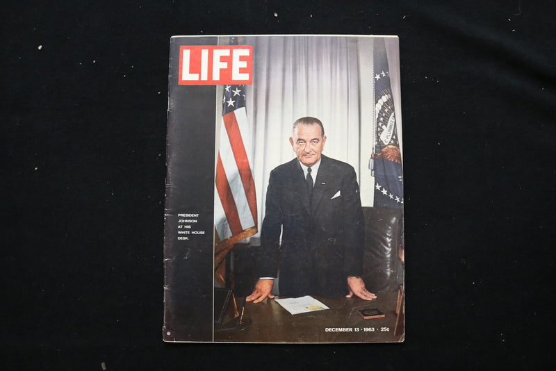 1963 DEC 13 LIFE MAGAZINE - PRES. JOHNSON AT WHITE HOUSE DESK COVER - E 10928