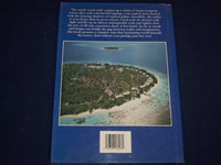 1990 CORAL REEFS HARDCOVER BOOK BY LES HOLLIDAY - NICE PHOTOS - KD 2776