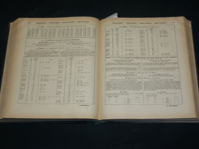 1925-1926 TABLES ANNUELLES DE CHEMIE - PHYSIQUE - BIOLOGIE LOT OF 2 - KD 4543