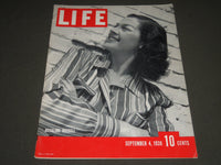 1939 SEPTEMBER 4 LIFE MAGAZINE - ROSALIND RUSSELL COVER - L 146