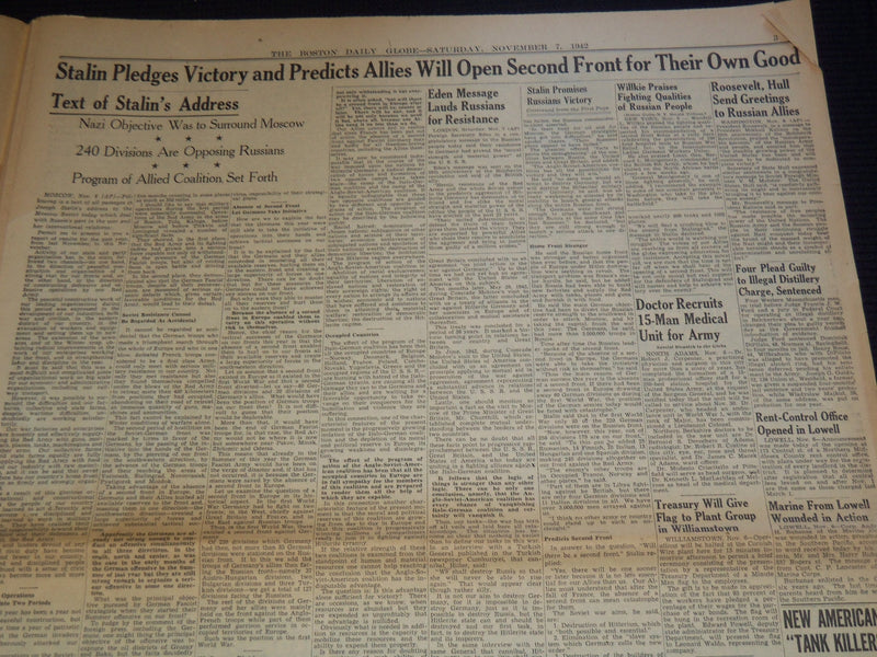 1942 NOV 7 BOSTON DAILY GLOBE NEWSPAPER - TANKS BATTER FLEEING NAZIS - NT 9454