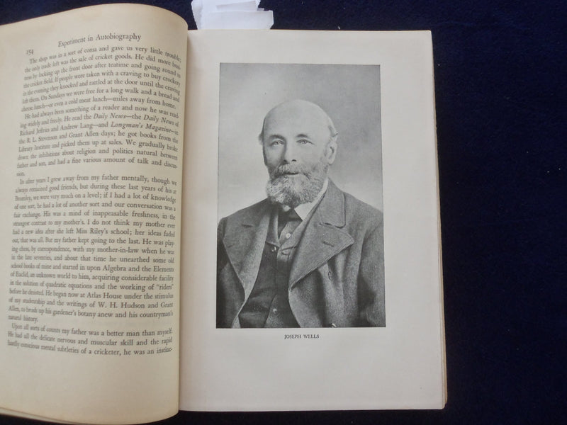 1934 EXPERIMENT IN AUTOBIOGRAPHY HARDCOVER BOOK BY H. G. WELLS - KD 8623