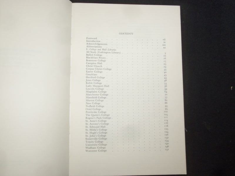 1972 OXFORD LIBRARIES OUTSIDE THE BODLEIAN SOFTCOVER BOOK BY PAUL MORGAN-KD 9300