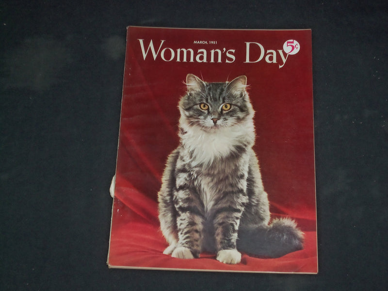 1951 MARCH WOMAN'S DAY MAGAZINE - CAT COVER - B 4046