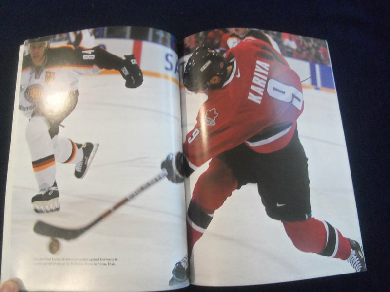 2002 GOLDEN GLORY MAGAZINE - A CELEBRATION OF CANADA'S OLYMPIC TRIUMPH - F 254N
